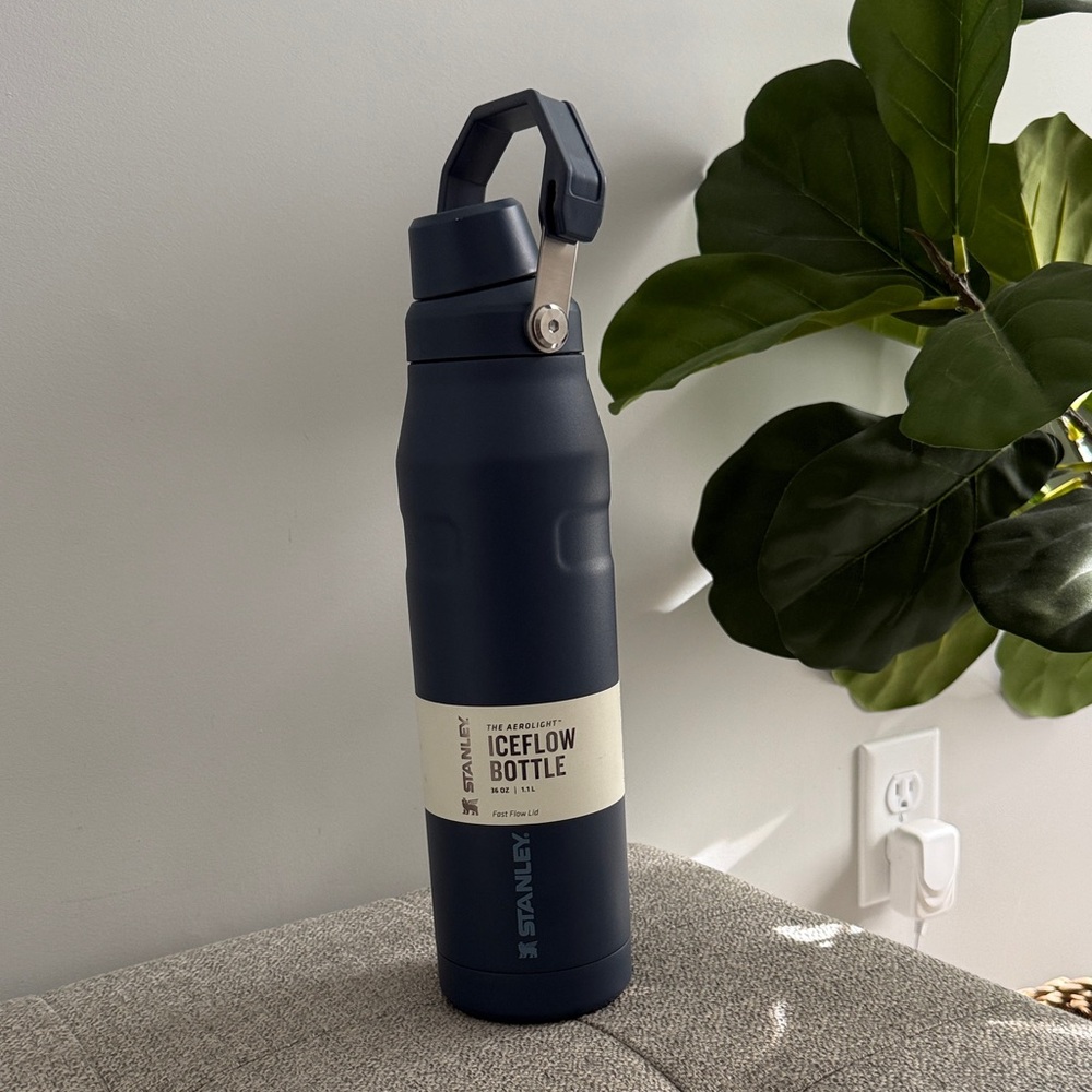 NWT Stanley IceFlow 36oz Navy